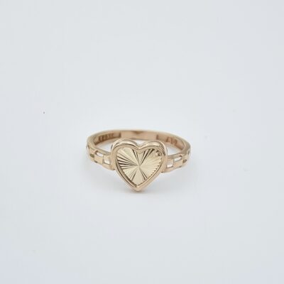 انگشتر طلا قلب تراش R